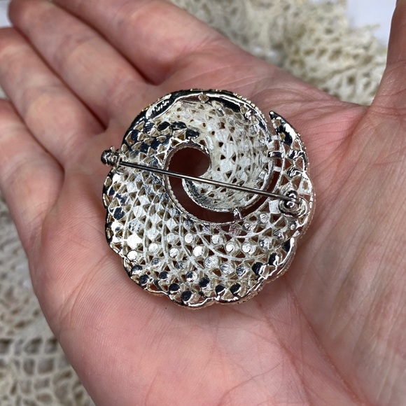 Vintage Napier Statement Brooch Silver Tone Swirl Clear Rhinestones Round Circle - Picture 7 of 9